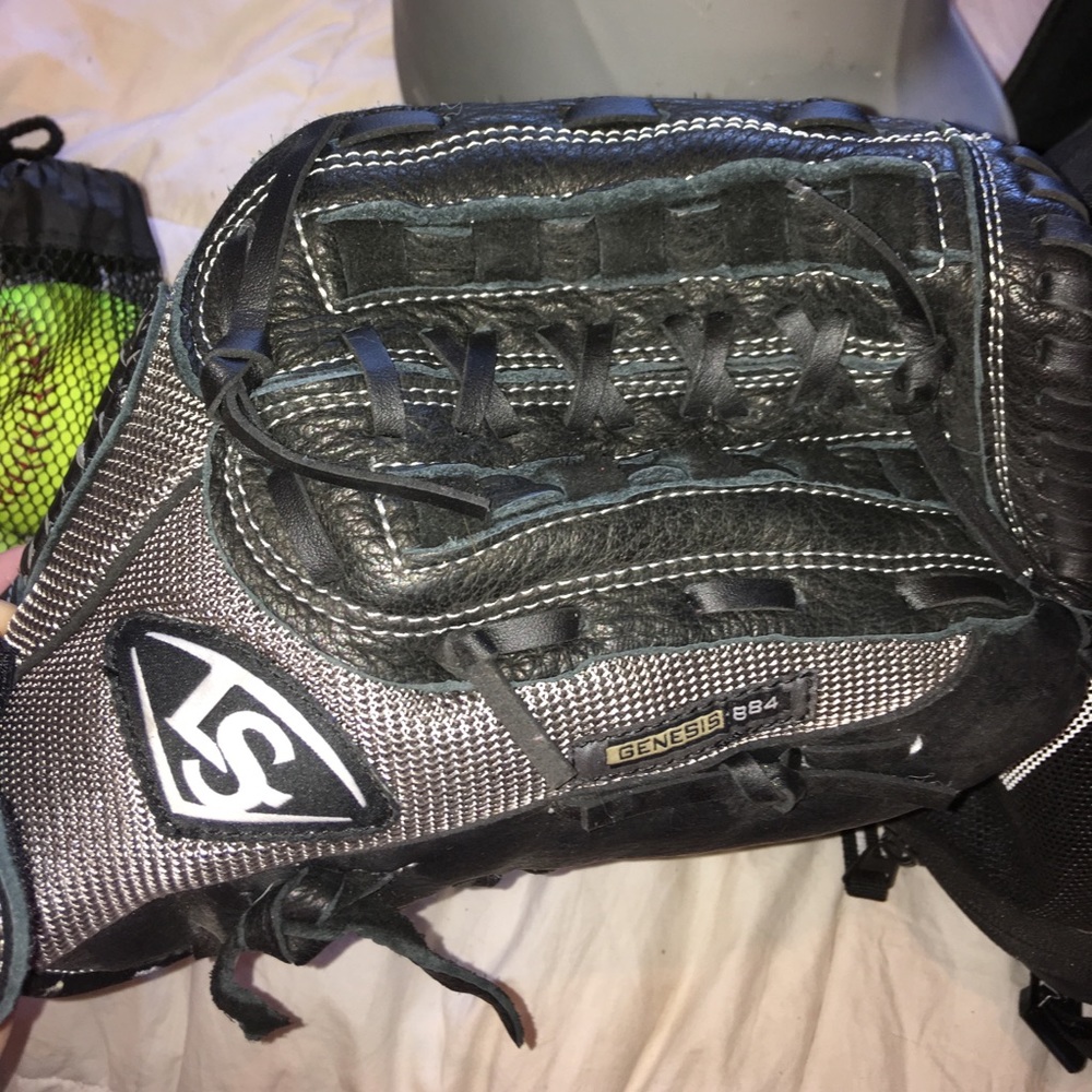 Softball glove